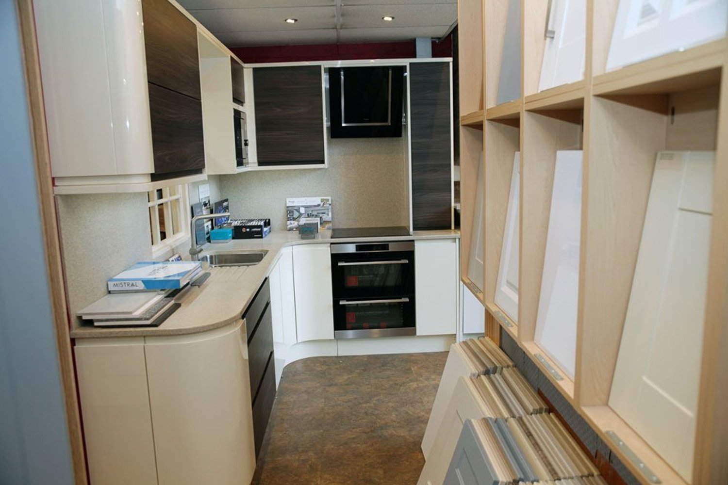 Explore the Showroom and Bespoke Kitchen Solutions Explore the Showroom and Bespoke Kitchen Solutions | Transform Kitchen Doors