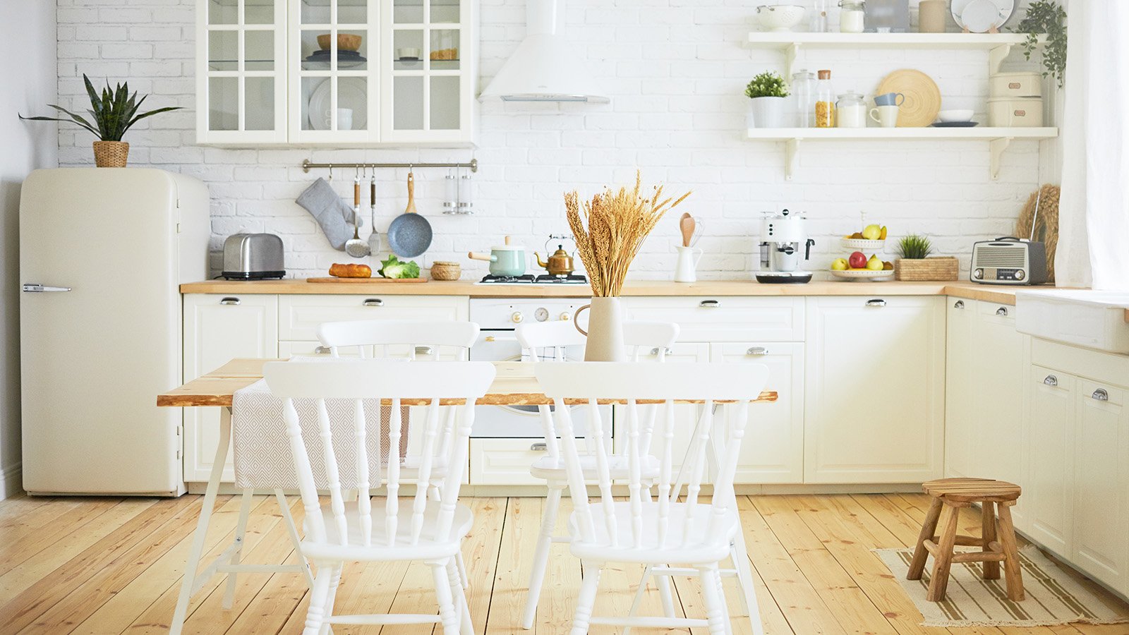 Traditional Kitchen Designs with Contemporary Twists Traditional Kitchen Designs with Contemporary Twists